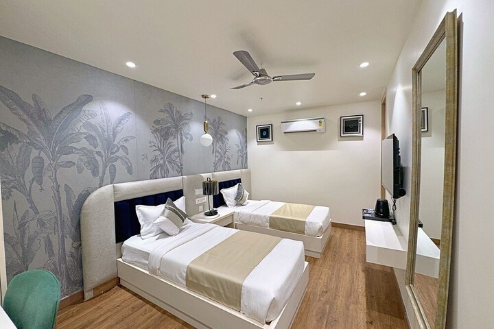 Room 26 of 76