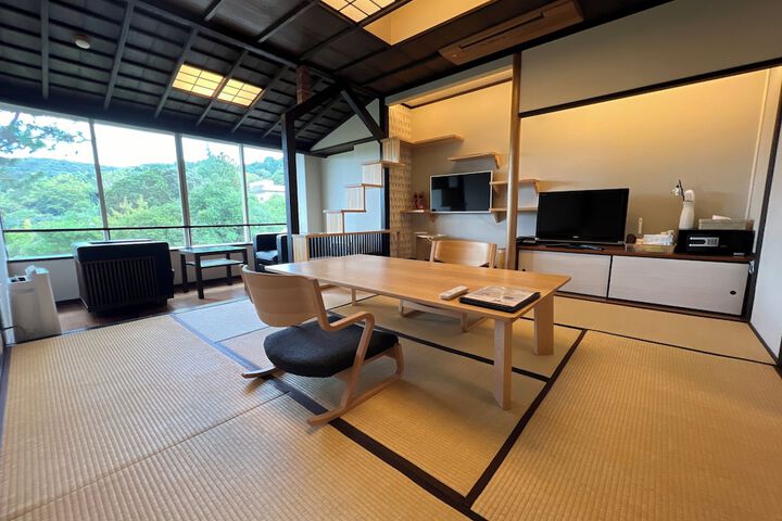 Room 6 of 30