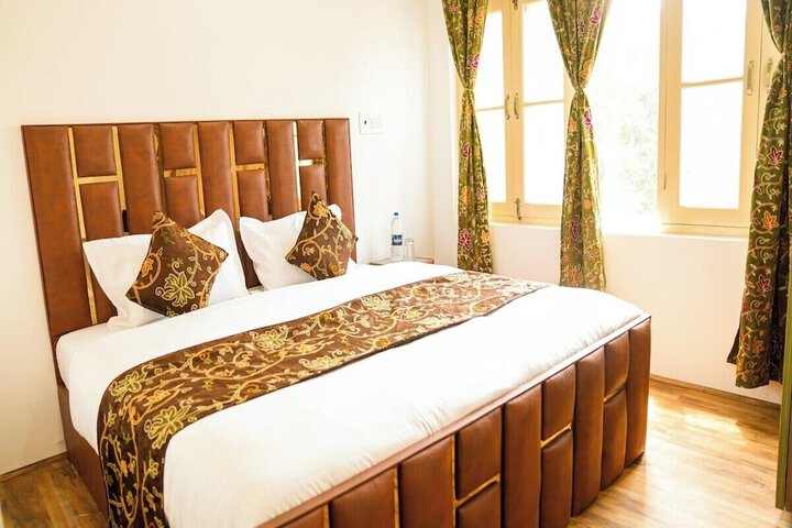 Room 3 of 18
