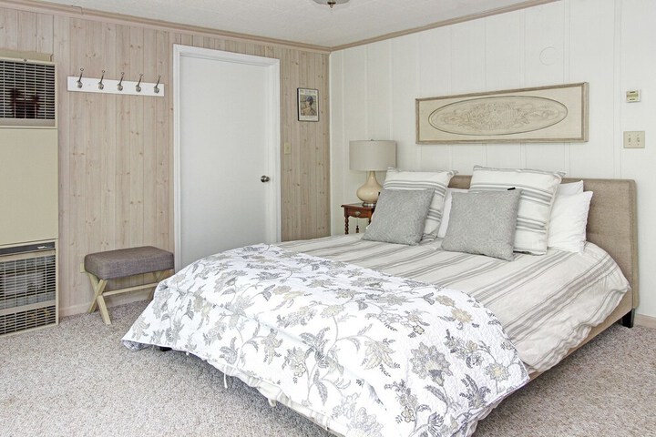 Room 3 of 22