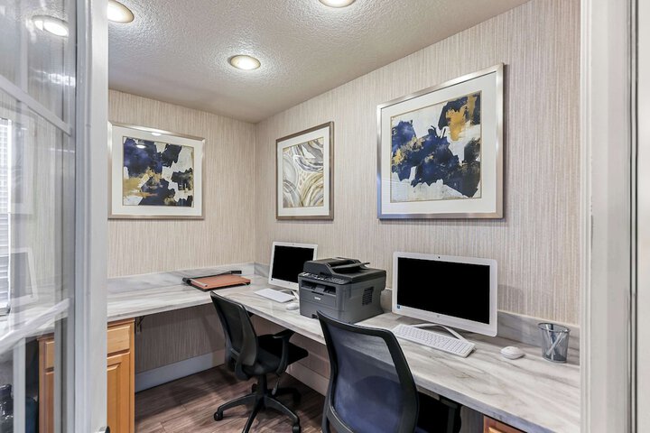 Business Center 32 of 33