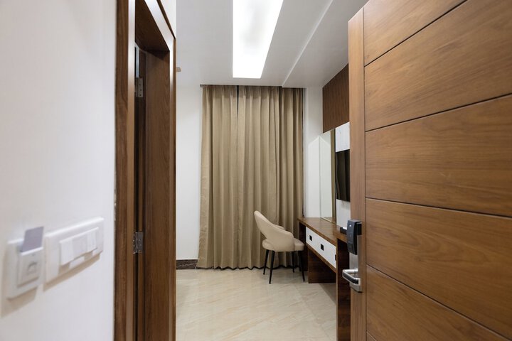 Room 5 of 18