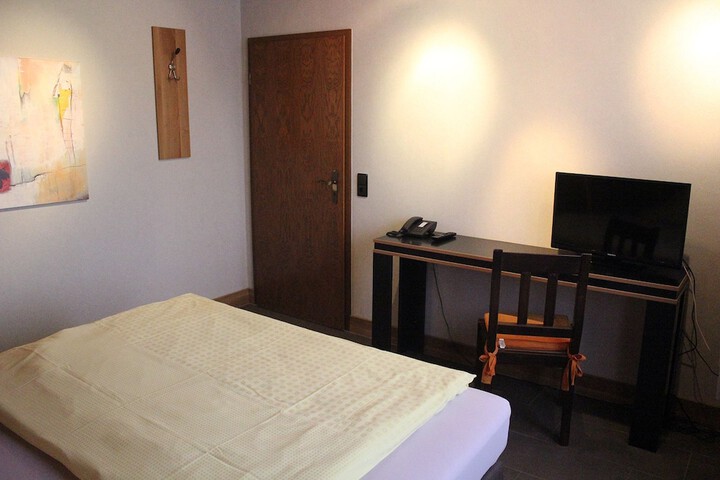 Room 3 of 49