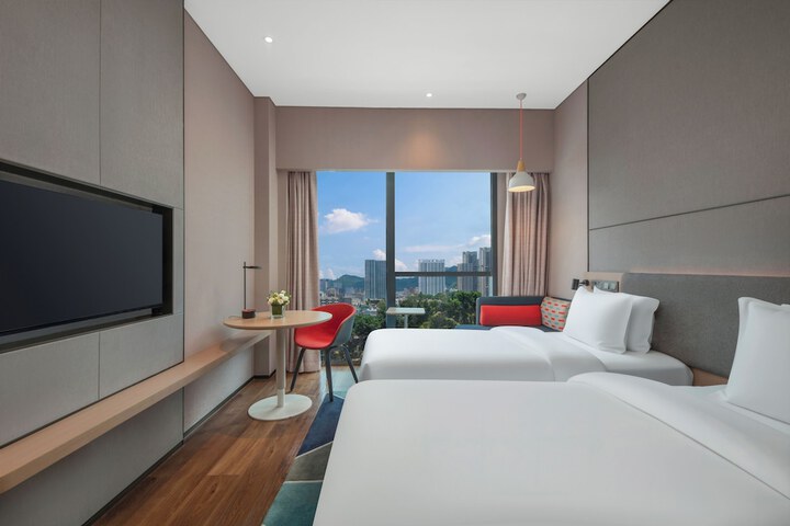 Room 37 of 102