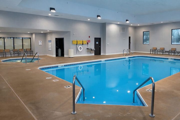 Hotel Pool