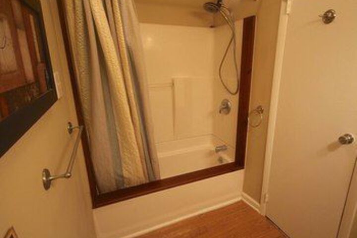 Room 7 of 60