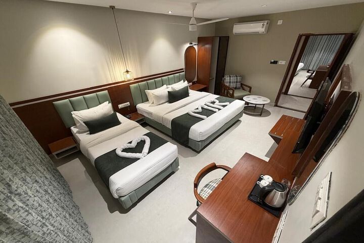 Room 7 of 16