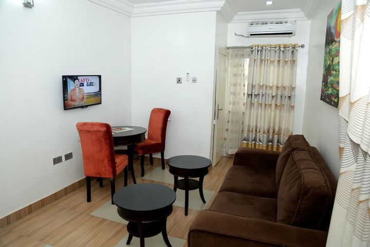 Room 10 of 26