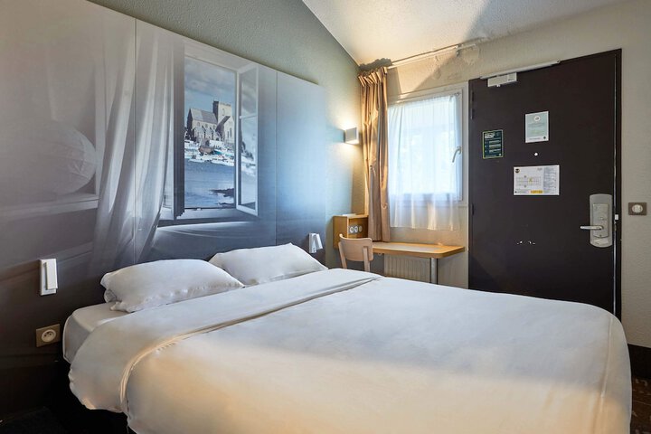 Room 13 of 35