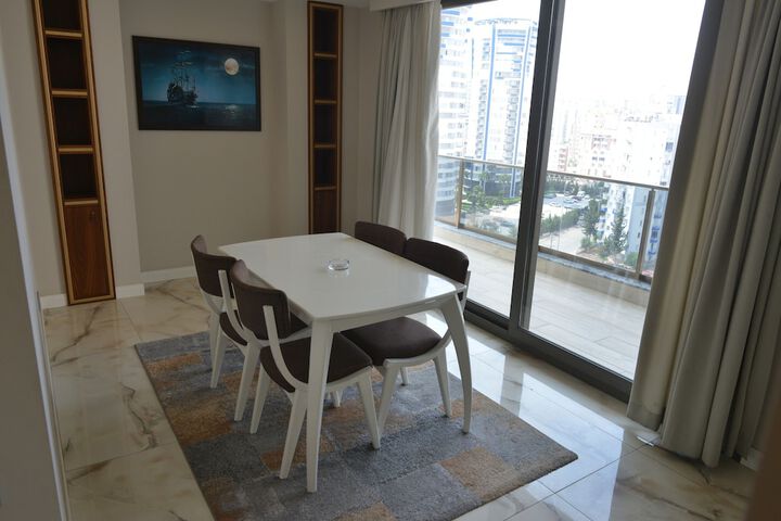 Room 4 of 27