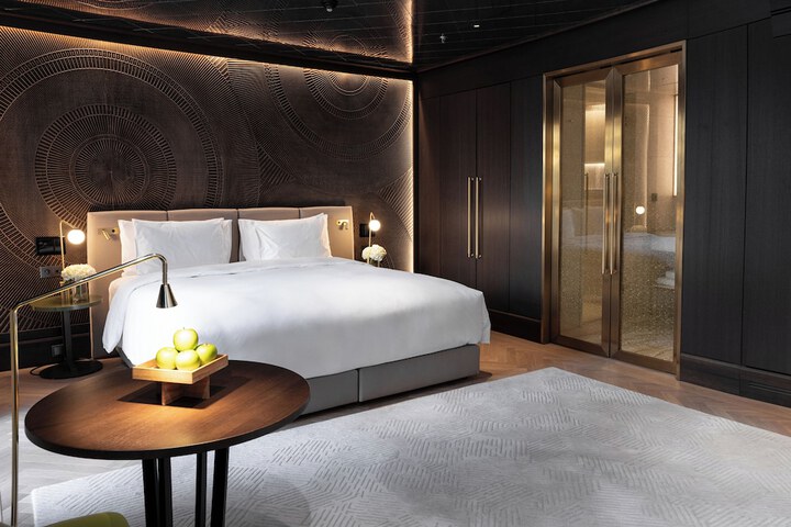 Room 33 of 80
