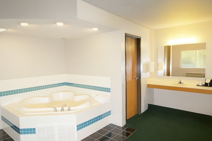 Jetted tub