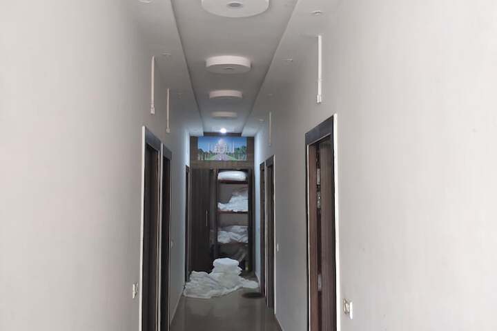 Room 13 of 30