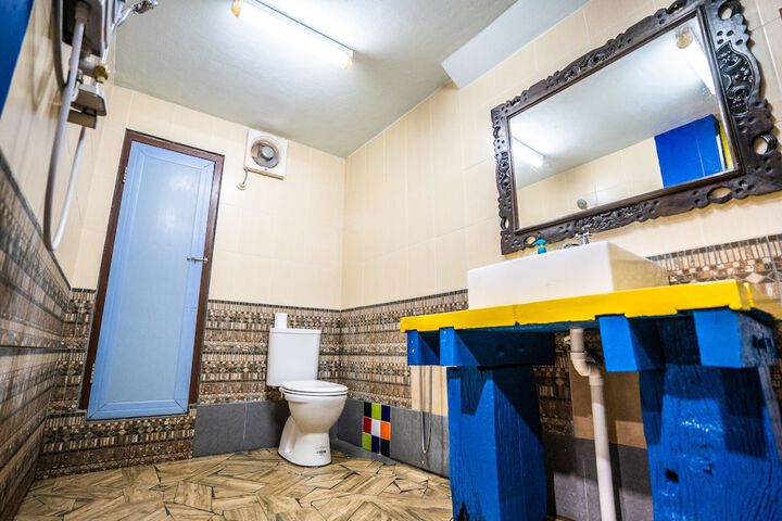 Room 23 of 195