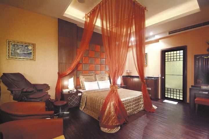 Room 4 of 54