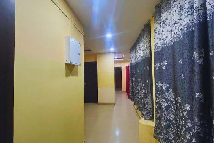 Room 9 of 25