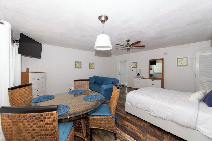 Room 34 of 60