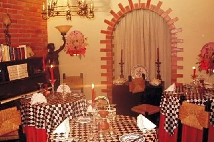 Dining 13 of 15