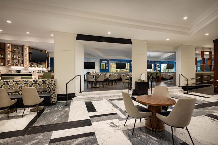 Entrance & Lobby