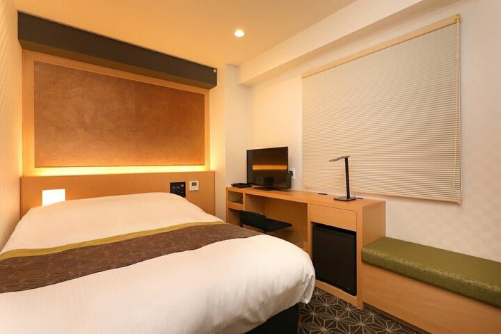 Room 6 of 38
