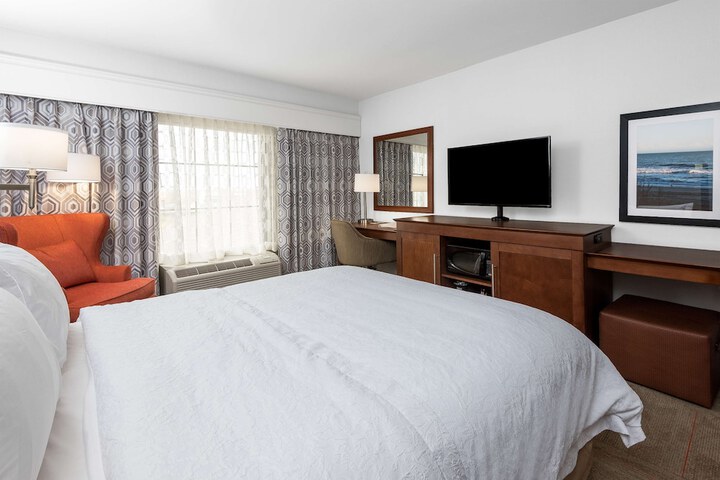 1 Queen Bed with Walk in Shower (3 of 8)