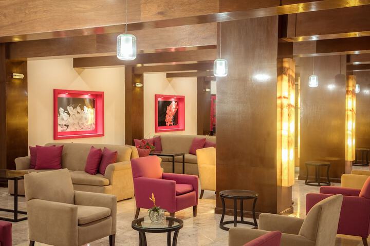 Entrance & Lobby