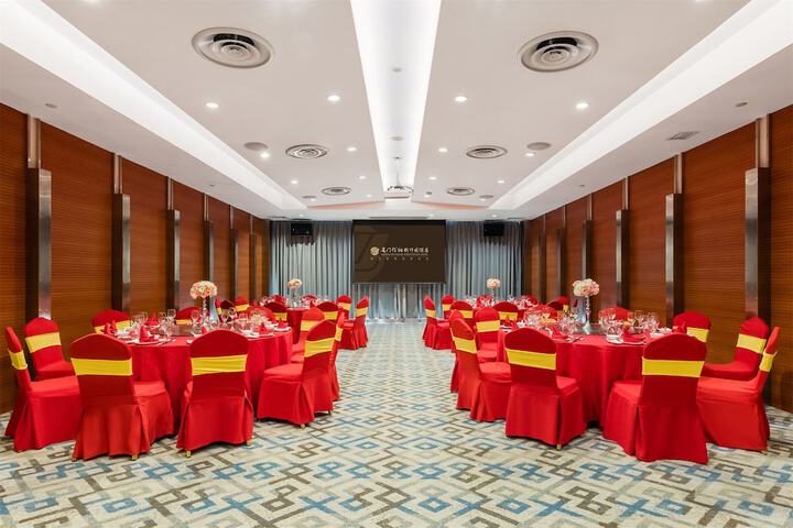 Ballroom/Hall 60 of 82
