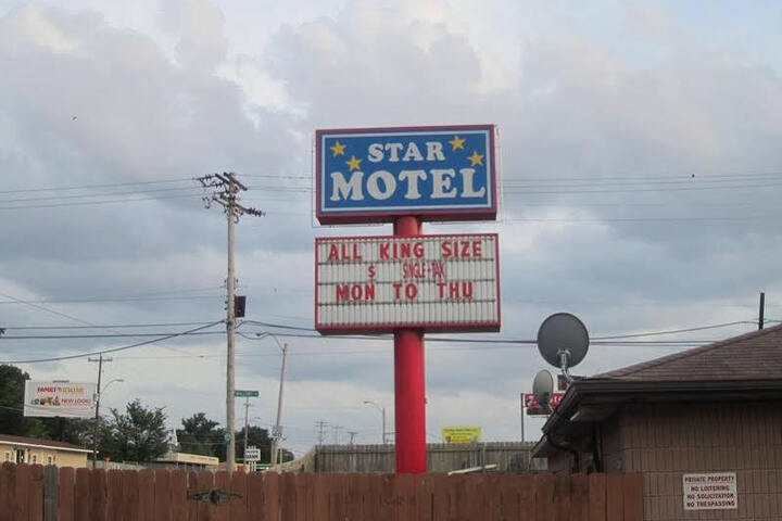 Exterior of STAR MOTEL