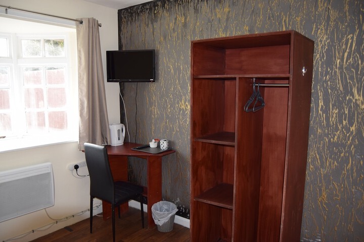 Room 10 of 27