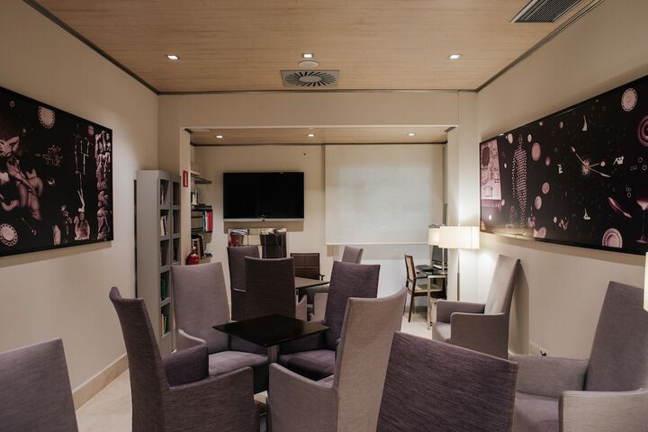 Lounge 138 of 168