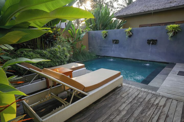 Pool 53 of 90