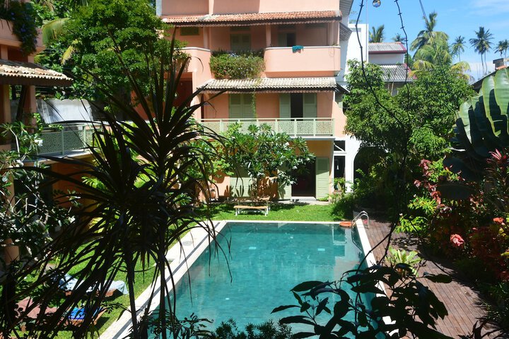Pool 40 of 77