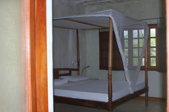 Room 9 of 11