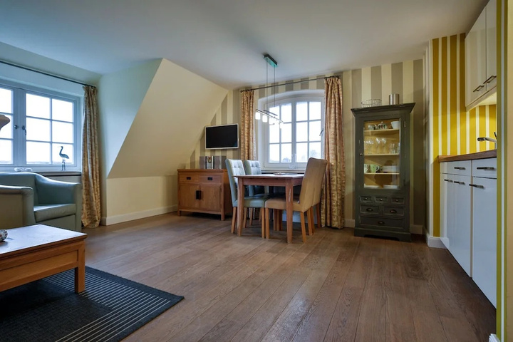 Room 4 of 11