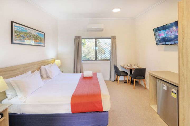 Room 4 of 7