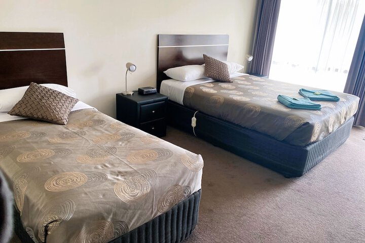 Room 9 of 16