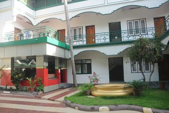 Pools & Facilities