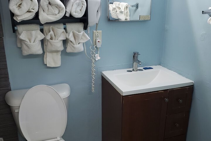 Bathroom sink