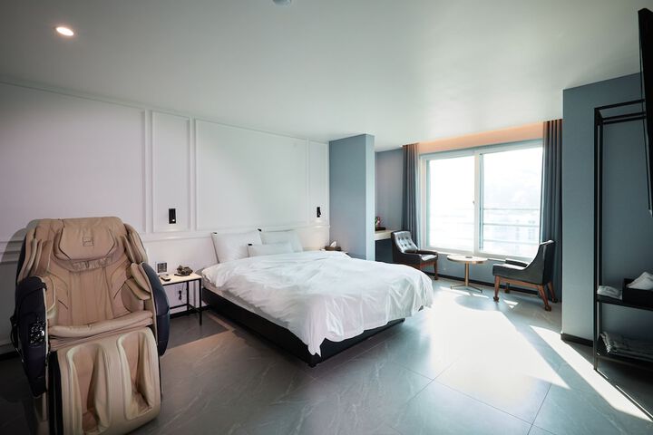 Room 4 of 14