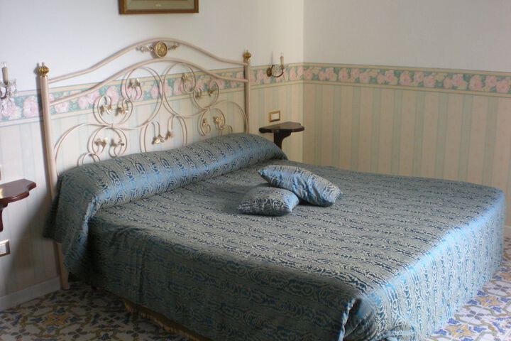 Room 8 of 39