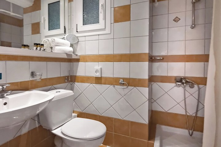Room 16 of 46