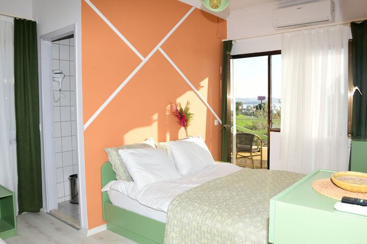 Room 2 of 92
