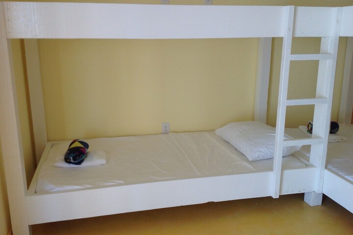 Room 8 of 33
