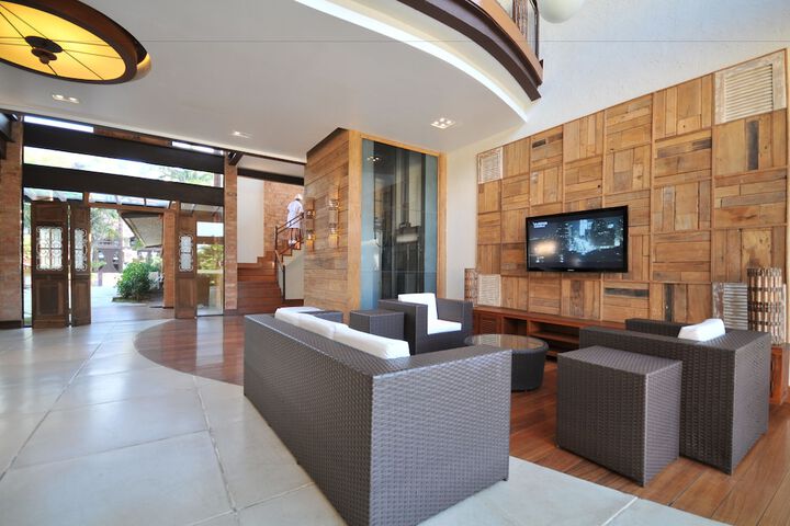 Guest Lobby
