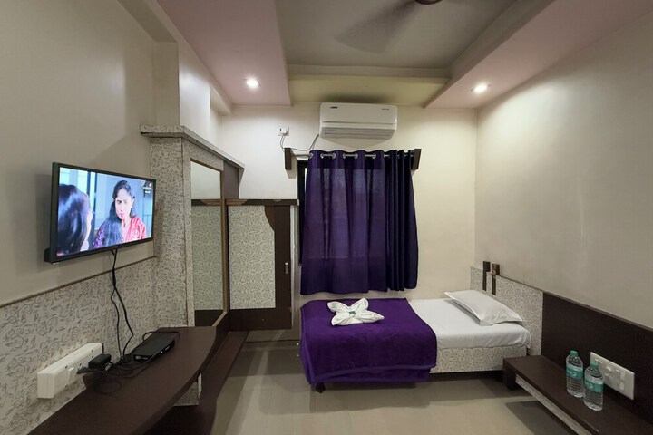 Room 33 of 72
