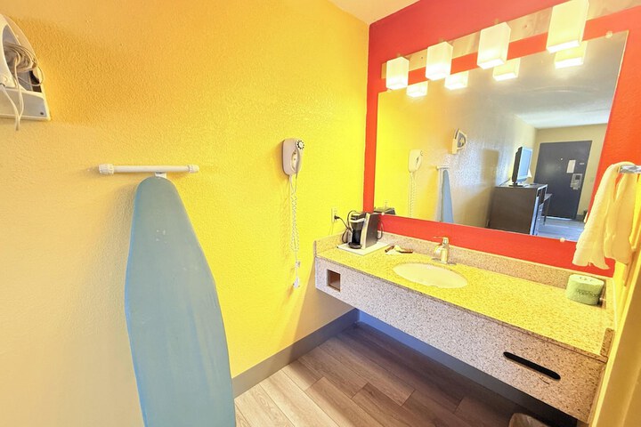 Room 14 of 30