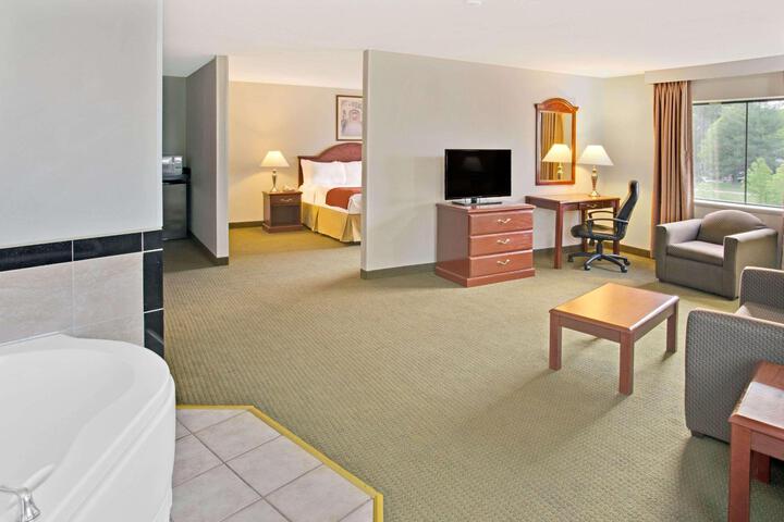 1 King Bed (3 of 11)