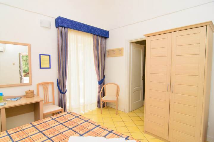 Room 4 of 39