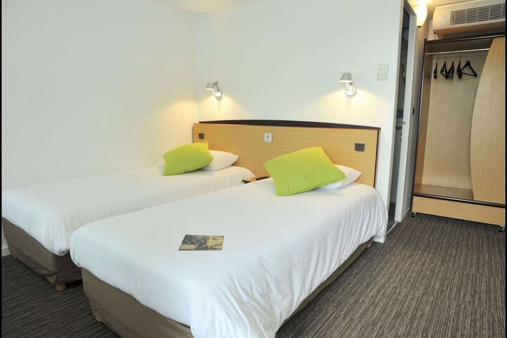 Room 6 of 31