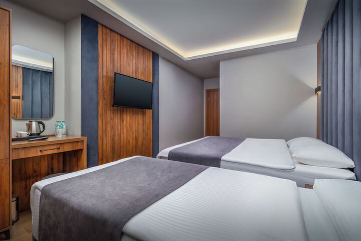 Room 13 of 50